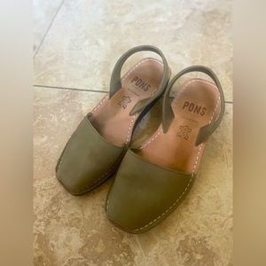 Pons Avarca taupe shoes size 9